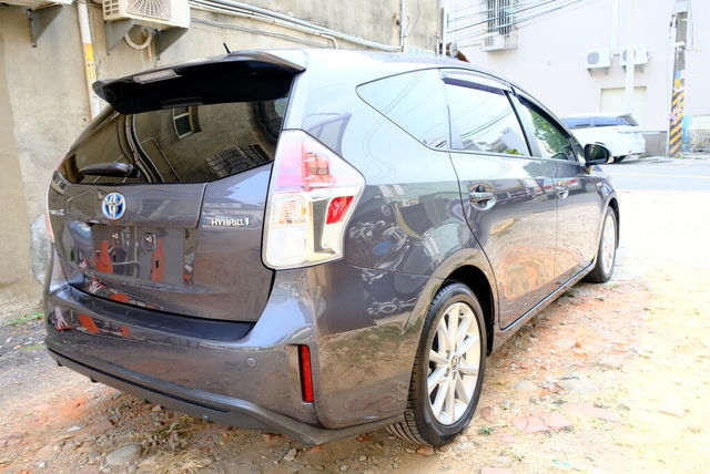 TOYOTA豐田 PRIUS ALPHA  第2張相片