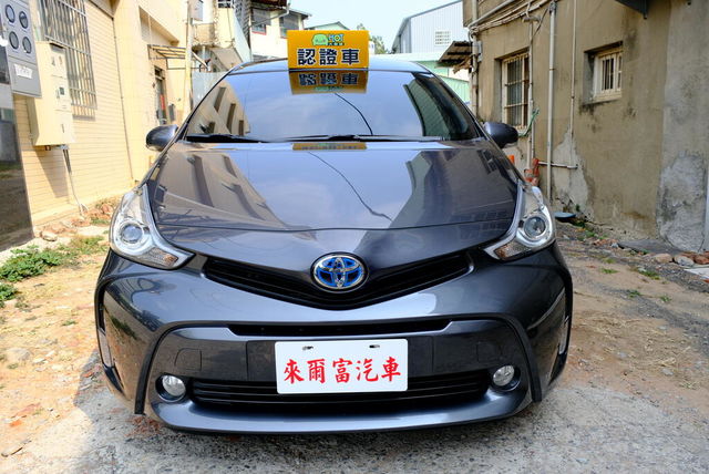 TOYOTA豐田 PRIUS ALPHA  第3張相片