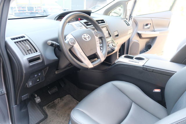 TOYOTA豐田 PRIUS ALPHA  第5張相片