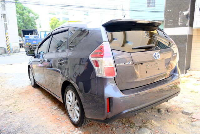 TOYOTA豐田 PRIUS ALPHA  第8張相片