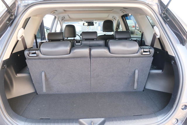 TOYOTA豐田 PRIUS ALPHA  第9張相片