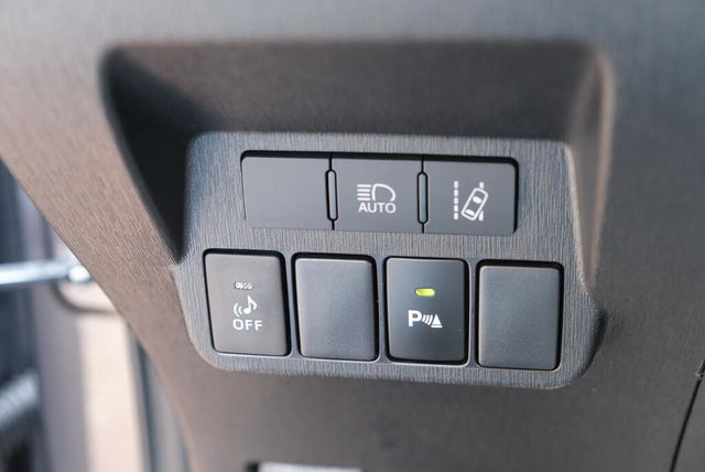 TOYOTA豐田 PRIUS ALPHA  第16張相片