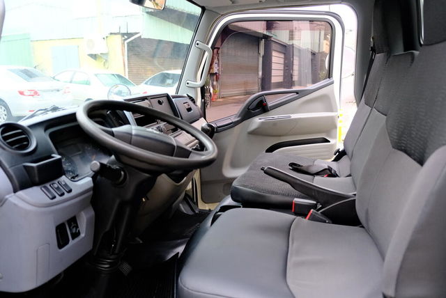 MITSUBISHI三菱 CANTER  第7張相片