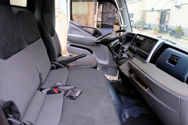 MITSUBISHI三菱 CANTER  第12張相片