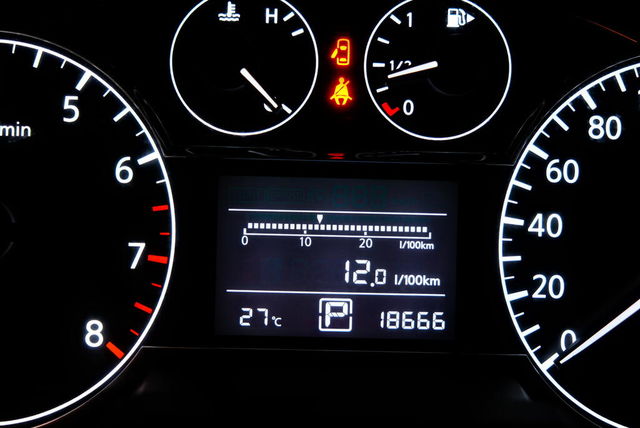 NISSAN日產 TIIDA  第5張相片