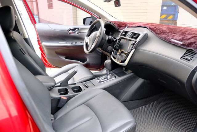 NISSAN日產 TIIDA  第11張相片