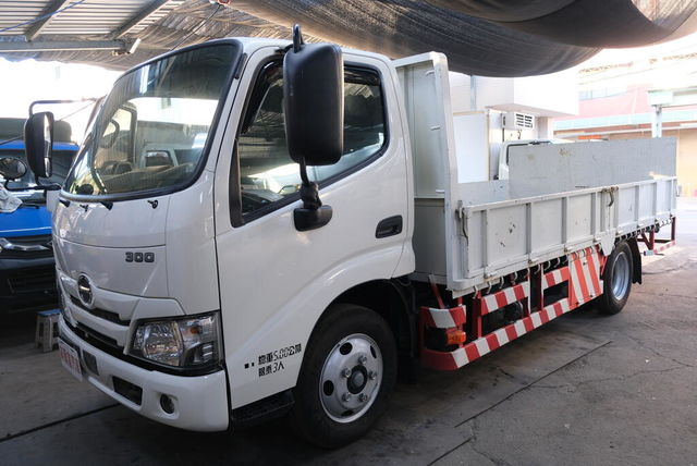 HINO日野 300  第1張相片