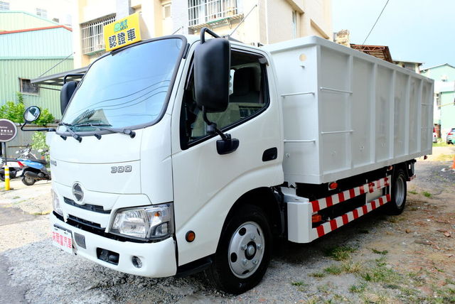 HINO日野 300  第1張相片
