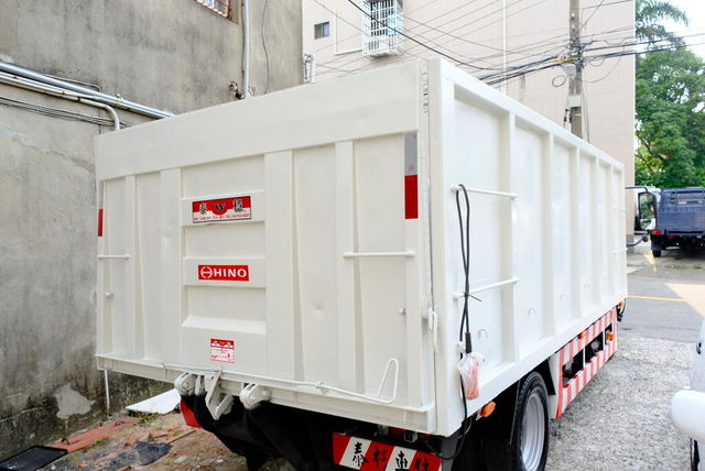 HINO日野 300  第2張相片