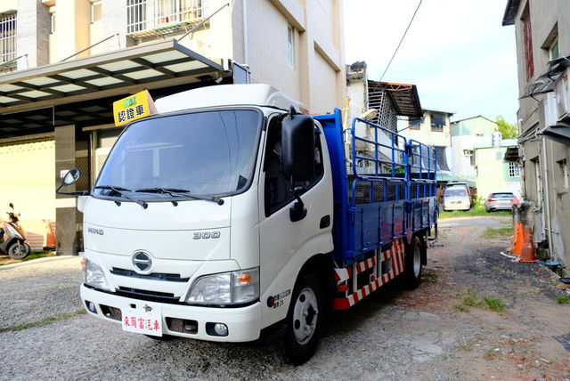 HINO日野 300  第1張相片