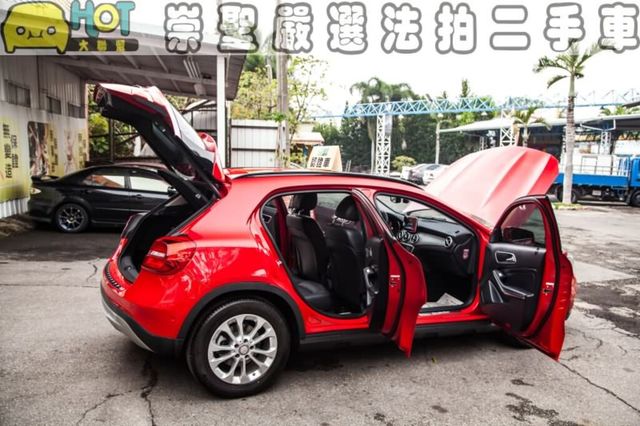 M-BENZ賓士 GLA180  第5張相片