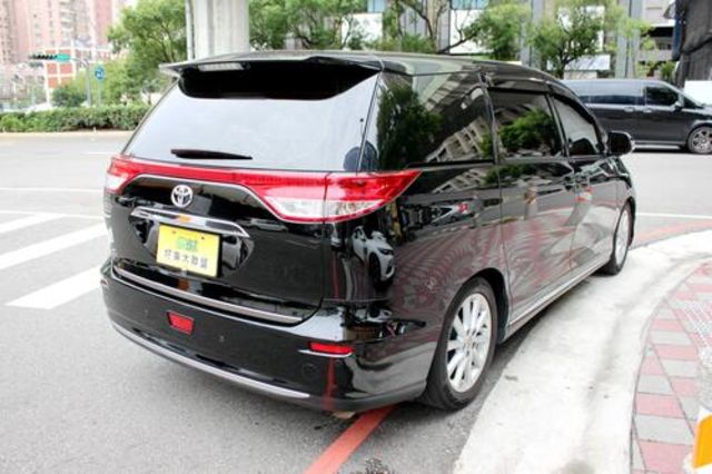 TOYOTA豐田 PREVIA  第2張相片