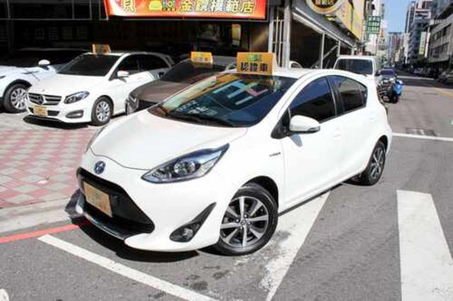 TOYOTA豐田 PRIUS C  第1張相片