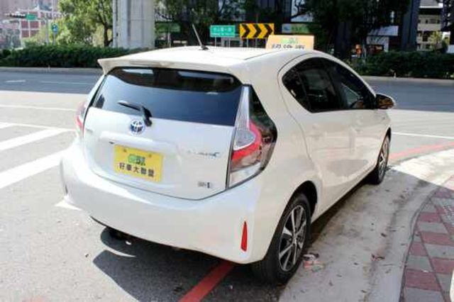 TOYOTA豐田 PRIUS C  第6張相片