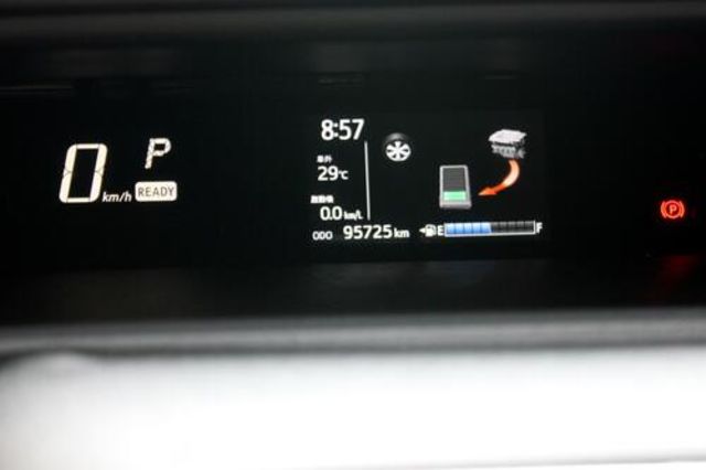 TOYOTA豐田 PRIUS C  第13張相片