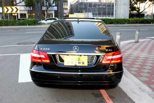 M-BENZ賓士 E220D  第4張相片