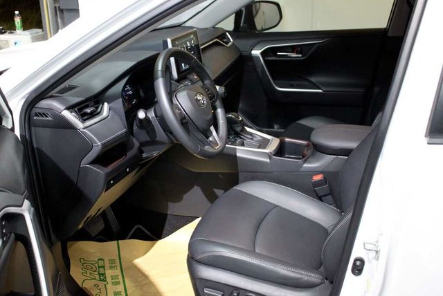 TOYOTA豐田 RAV4  第9張相片