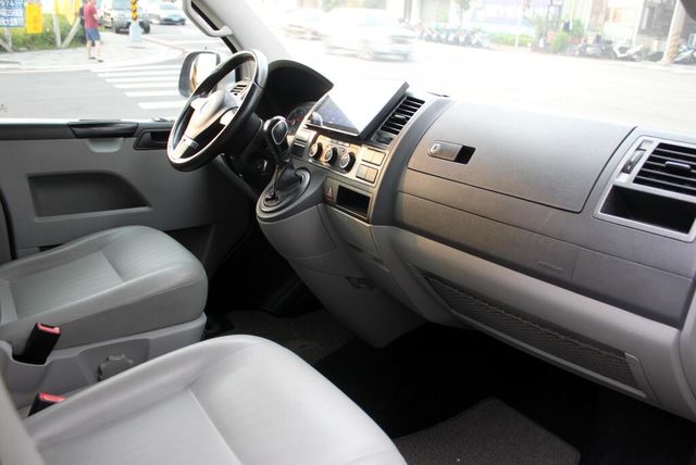 VOLKSWAGEN福斯 T5  第11張相片
