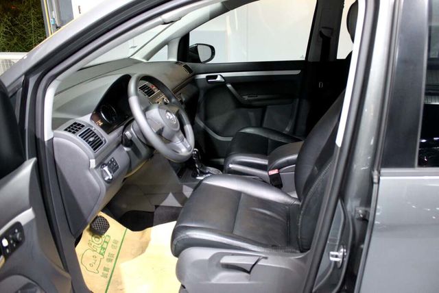 VOLKSWAGEN福斯 TOURAN  第7張相片