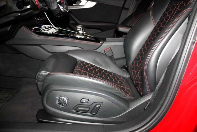 AUDI奧迪 AVANT RS4  第15張相片