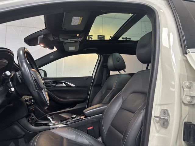 INFINITI無限 Q30  第7張相片