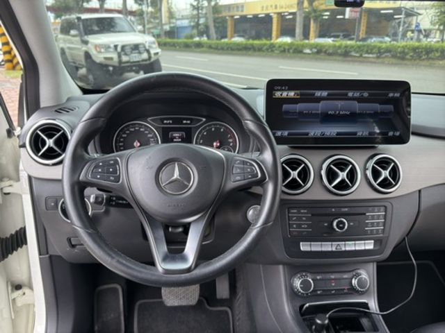 M-BENZ賓士 B180  第3張相片