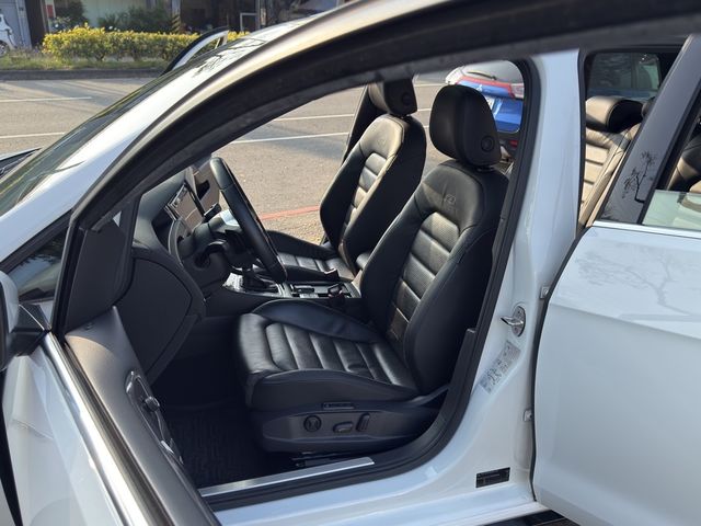 VOLKSWAGEN福斯 GOLF VARIANT  第5張相片