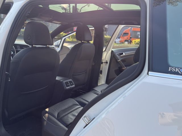 VOLKSWAGEN福斯 GOLF VARIANT  第9張相片