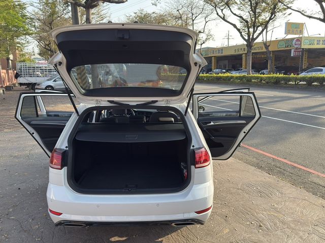 VOLKSWAGEN福斯 GOLF VARIANT  第13張相片