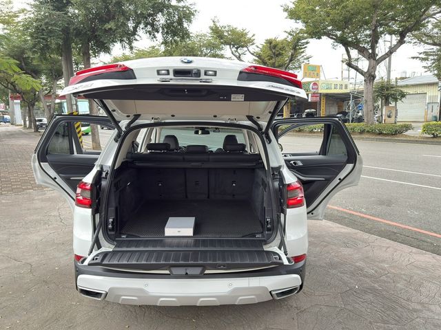 BMW寶馬 X5 XDRIVE25D  第7張相片