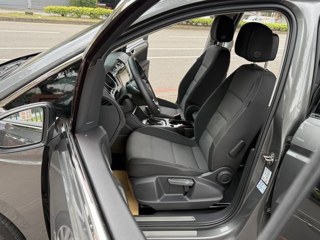 VOLKSWAGEN福斯 TOURAN  第2張相片