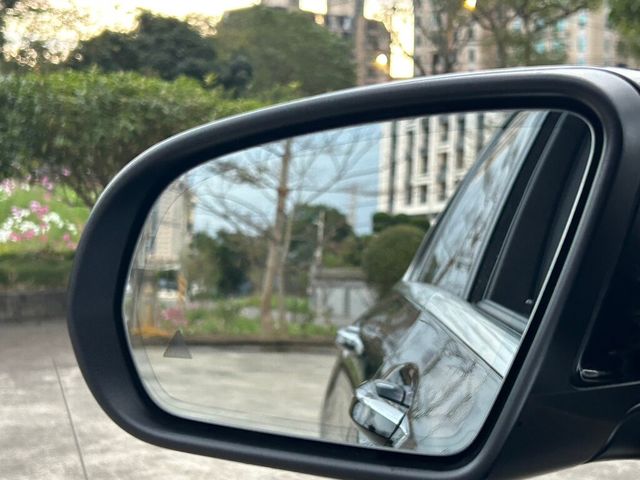 M-BENZ賓士 C300  第6張相片