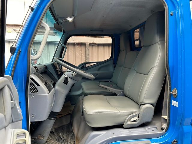 MITSUBISHI三菱 CANTER  第15張相片