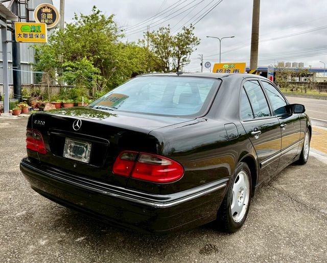 M-BENZ賓士 E320  第2張相片