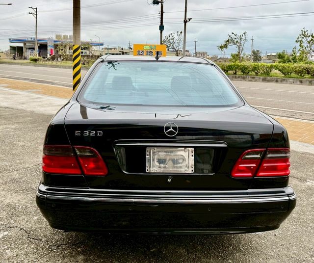 M-BENZ賓士 E320  第4張相片
