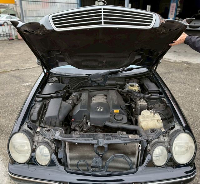 M-BENZ賓士 E320  第6張相片