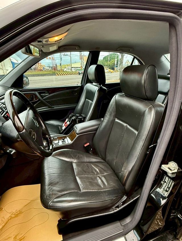 M-BENZ賓士 E320  第9張相片