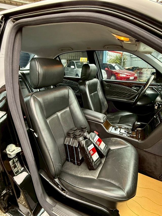 M-BENZ賓士 E320  第12張相片