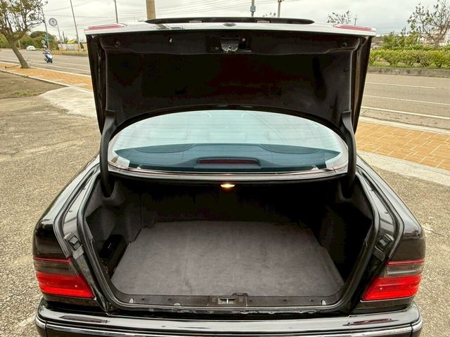 M-BENZ賓士 E320  第14張相片