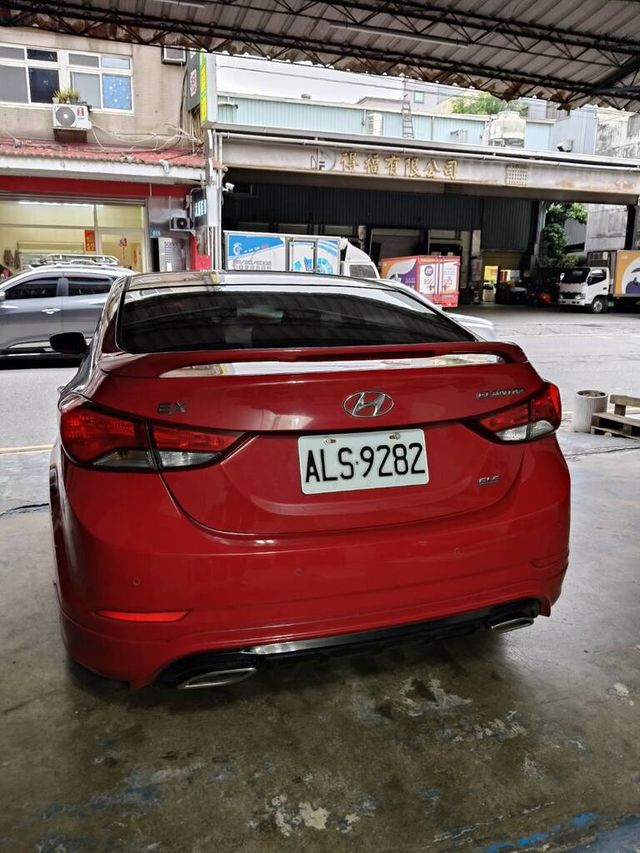 HYUNDAI現代 ELANTRA  第7張相片