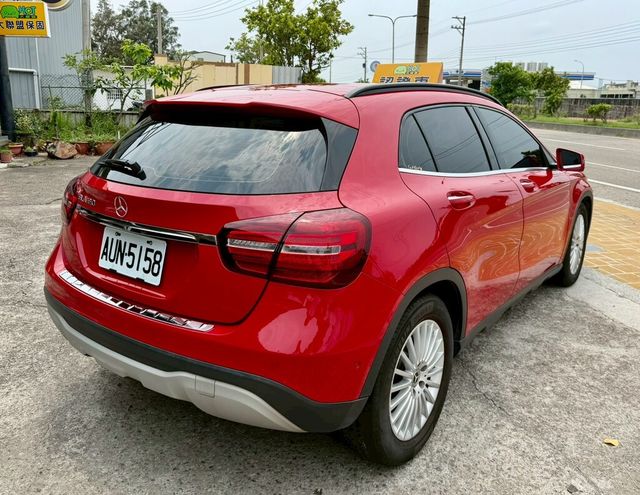 M-BENZ賓士 GLA180  第2張相片