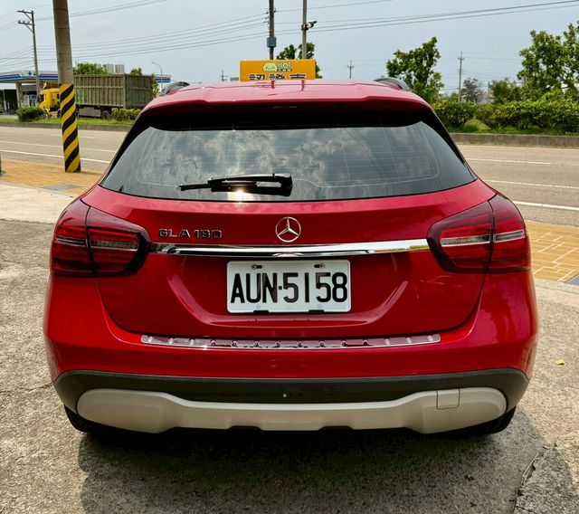 M-BENZ賓士 GLA180  第4張相片
