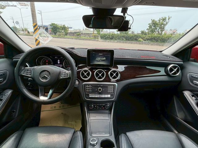 M-BENZ賓士 GLA180  第5張相片