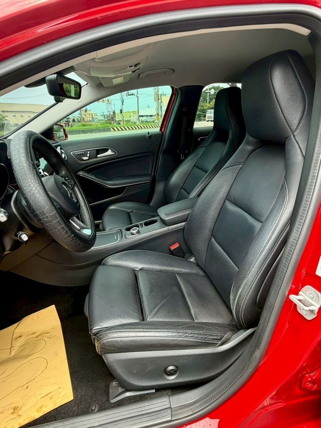 M-BENZ賓士 GLA180  第10張相片