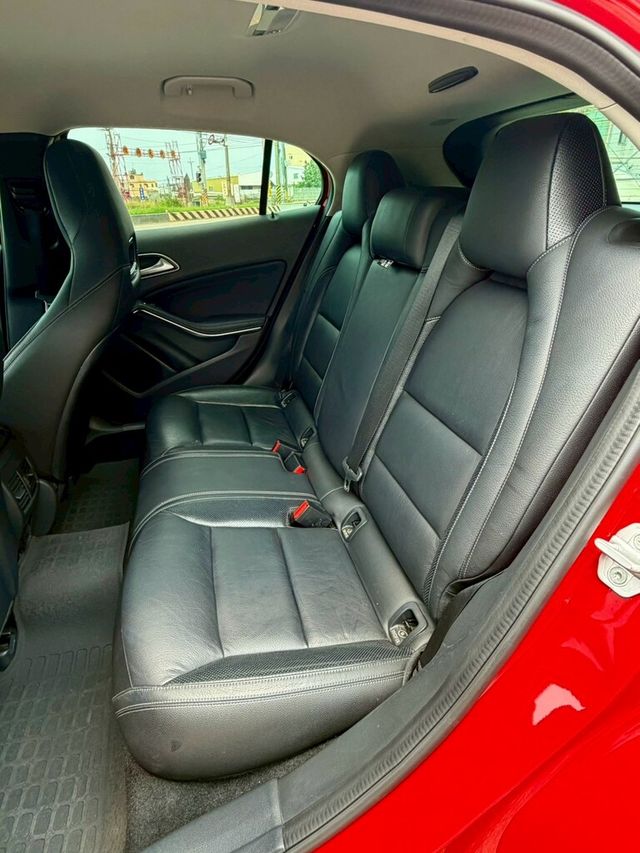 M-BENZ賓士 GLA180  第11張相片