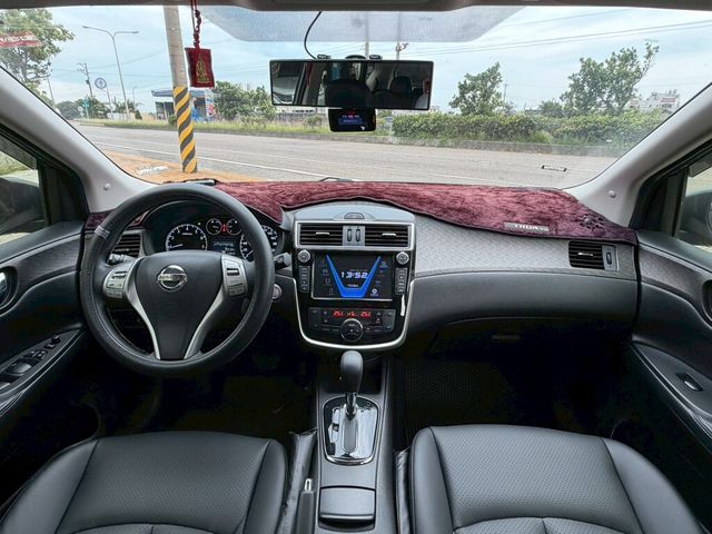 NISSAN日產 TIIDA  第5張相片