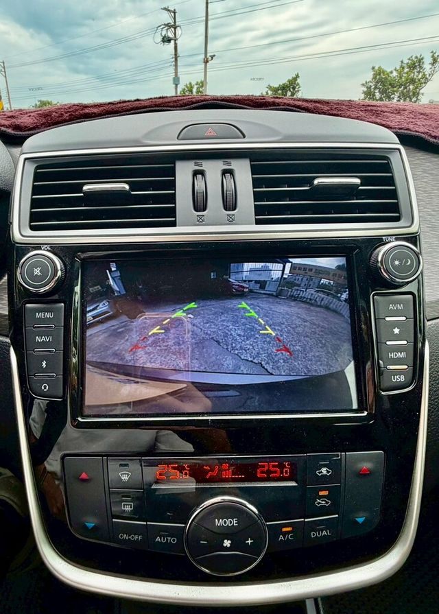 NISSAN日產 TIIDA  第17張相片