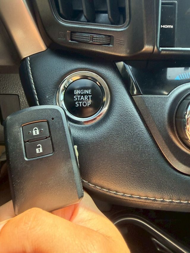 TOYOTA豐田 RAV4  第17張相片