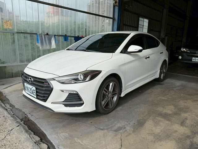HYUNDAI現代 ELANTRA  第1張相片