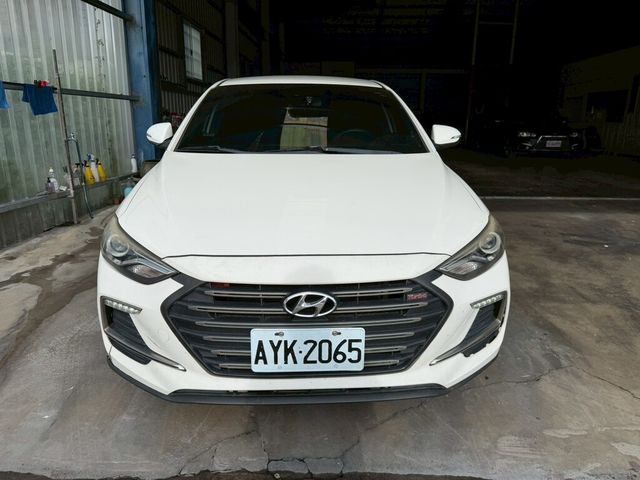 HYUNDAI現代 ELANTRA  第3張相片